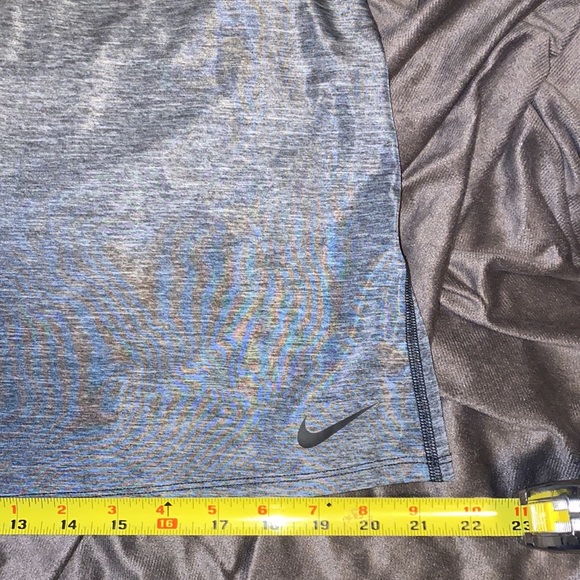 🎱Unique Nike Dri-fit top! - Picture 5 of 9